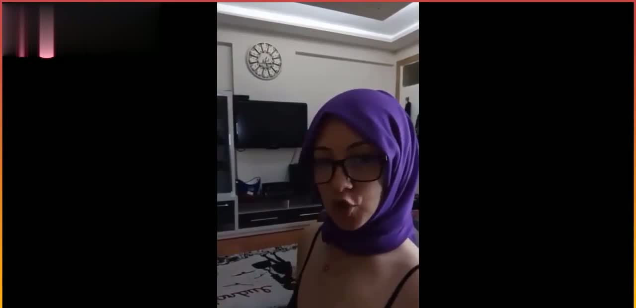 Türbanlı Komşusunun Ağzına Yüzüne Boşalıyor